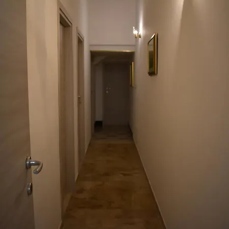 Nelly's House * Авола